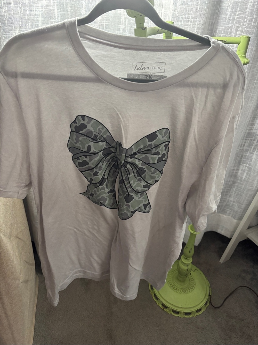 Lulu·mac Women's Light Grayish Green Tee with Camo Bow Graphic